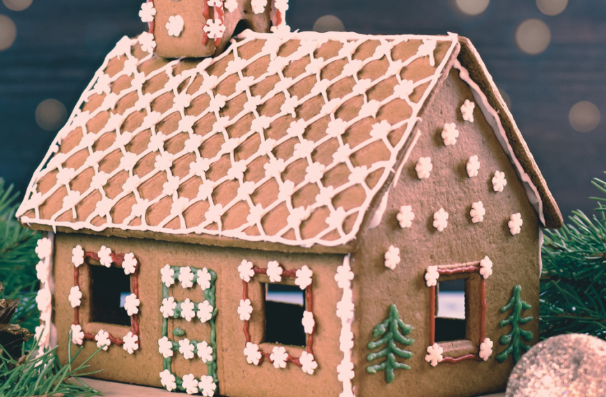 Advent gingerbread cottage